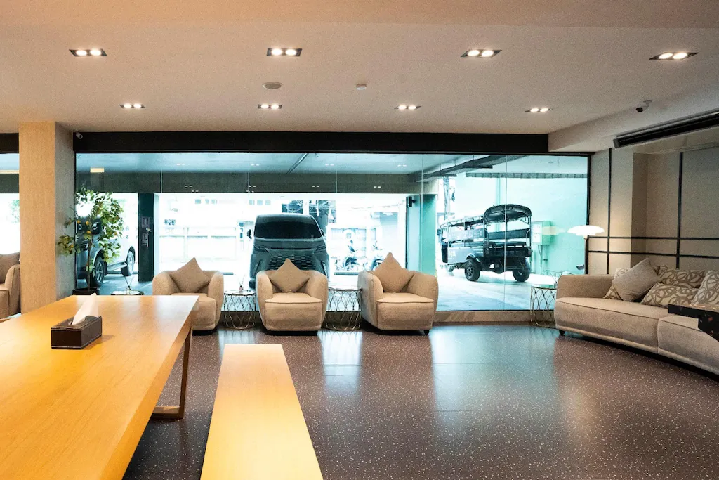 Hotel public area supporting multiple revenue uses