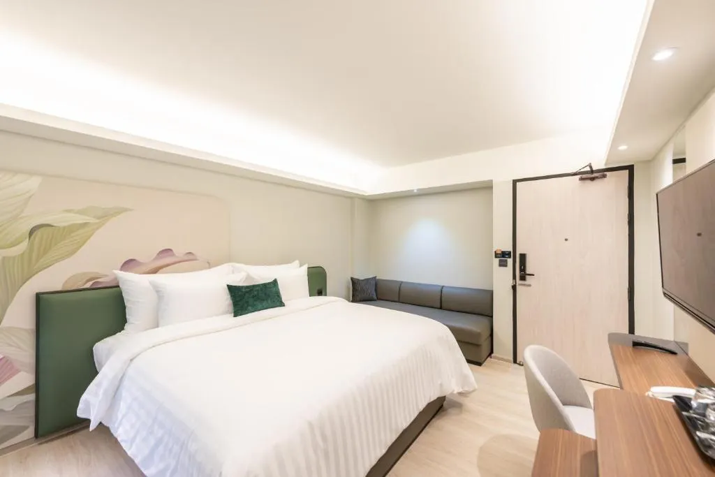 Bedroom interior demonstrating room condition of hotel for sale in Bangkok Noi Bangkok