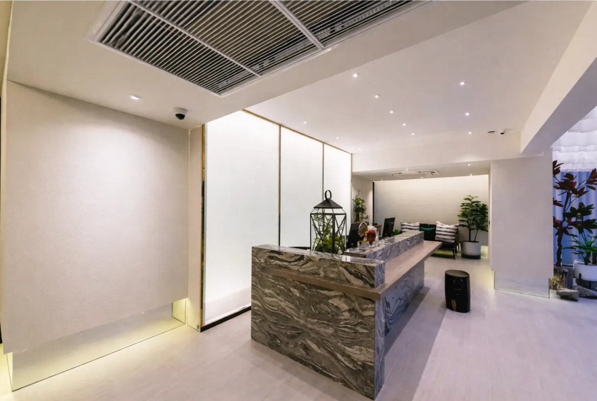 Lobby and reception area of hotel for sale in Bangkok Noi Bangkok