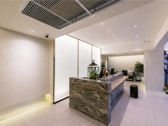 Lobby and reception area of hotel for sale in Bangkok Noi Bangkok