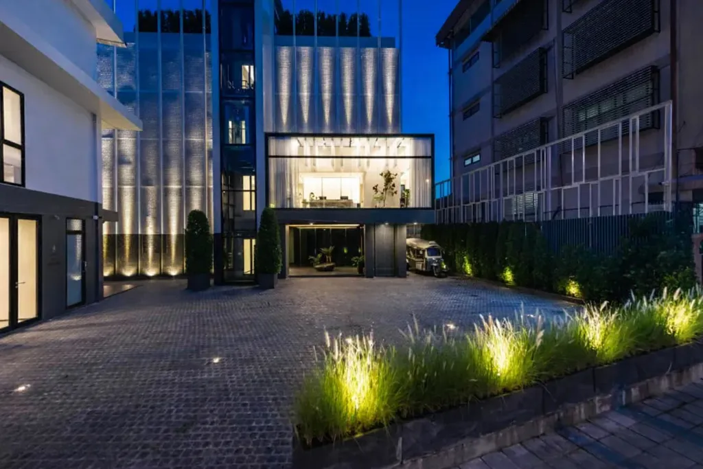 Front exterior view of hotel for sale in Bangkok Noi Bangkok