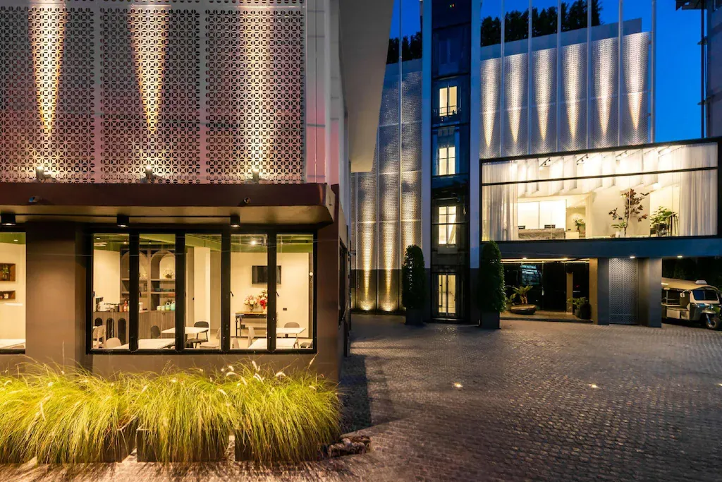 Main entrance and frontage of hotel for sale in Bangkok Noi Bangkok