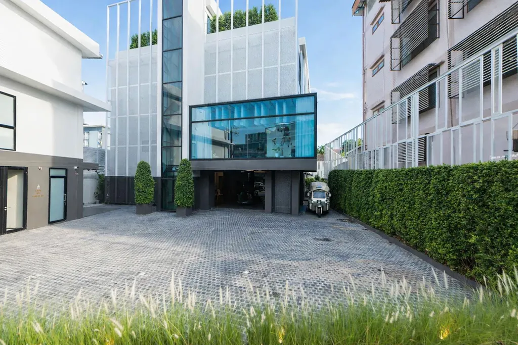 Exterior access area showing building approach of hotel for sale in Bangkok Noi Bangkok