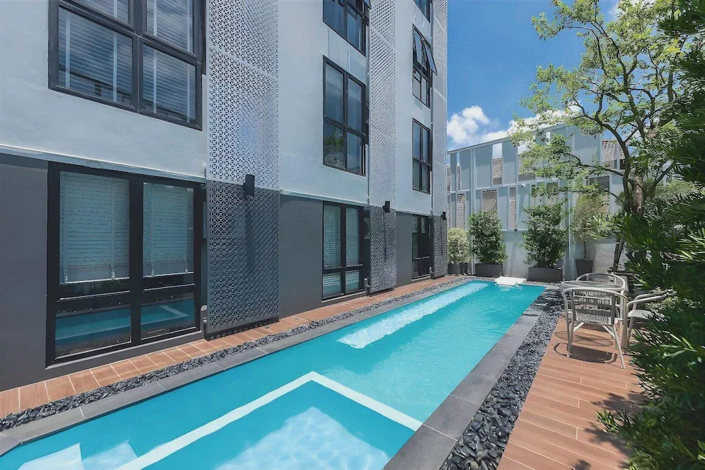 Poolside area contributing to overall asset value of hotel for sale in Bangkok Noi Bangkok