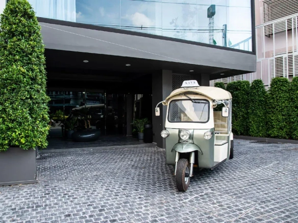 Surrounding access and driveway area of hotel for sale in Bangkok Noi Bangkok