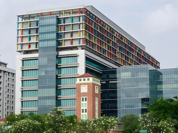 Adjacent buildings and neighborhood context of hotel for sale in Bangkok Noi Bangkok