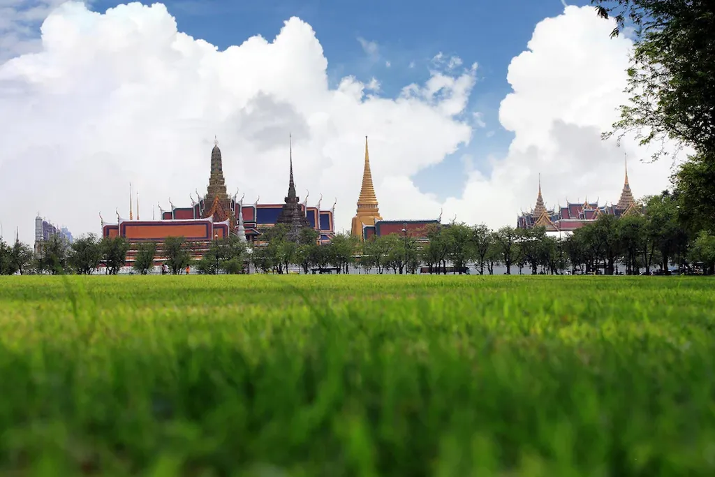 Nearby environment and view contributing to location value of hotel for sale in Bangkok Noi Bangkok