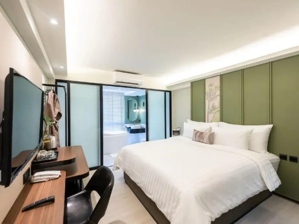 Standard guest room interior of hotel for sale in Bangkok Noi Bangkok
