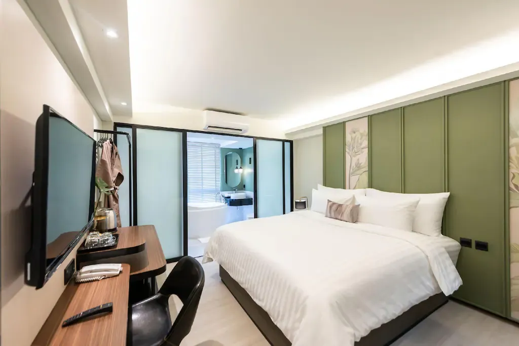 Standard guest room interior of hotel for sale in Bangkok Noi Bangkok