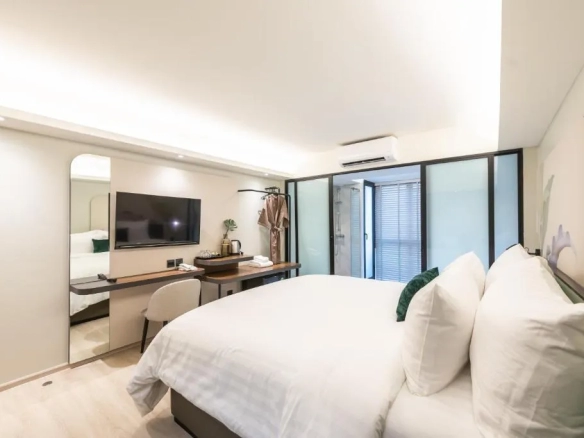 Guest room interior showing operational readiness of hotel for sale in Bangkok Noi Bangkok