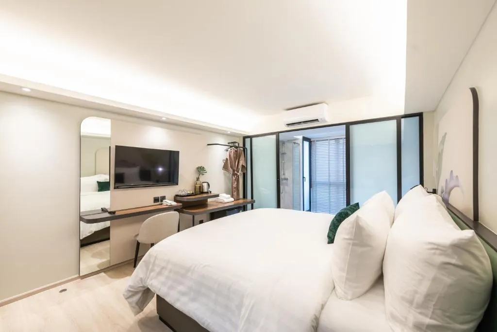 Guest room interior showing operational readiness of hotel for sale in Bangkok Noi Bangkok