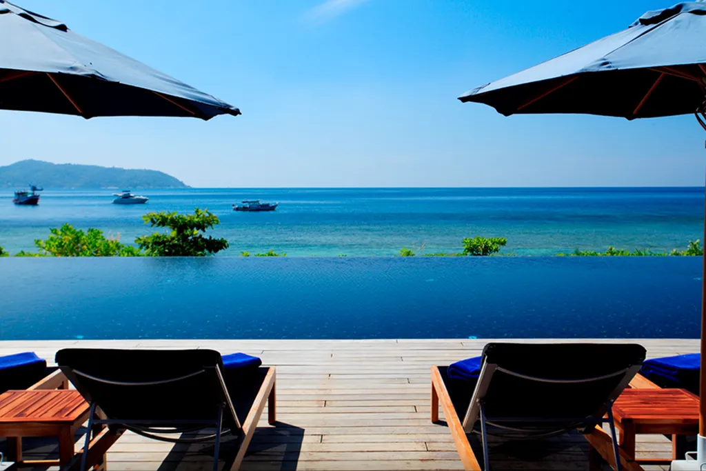 Infinity pool overlooking the ocean in Phuket