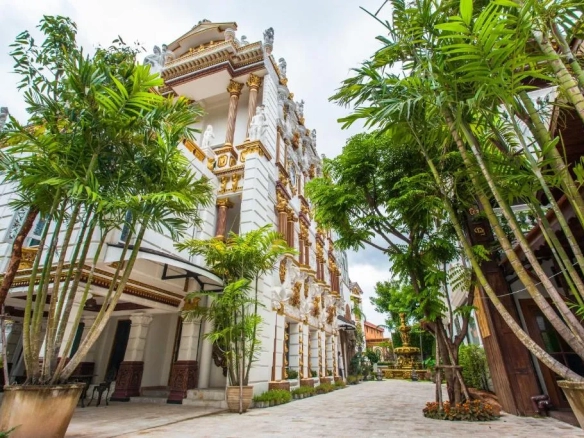 Pool wide view hotel Chiang Mai