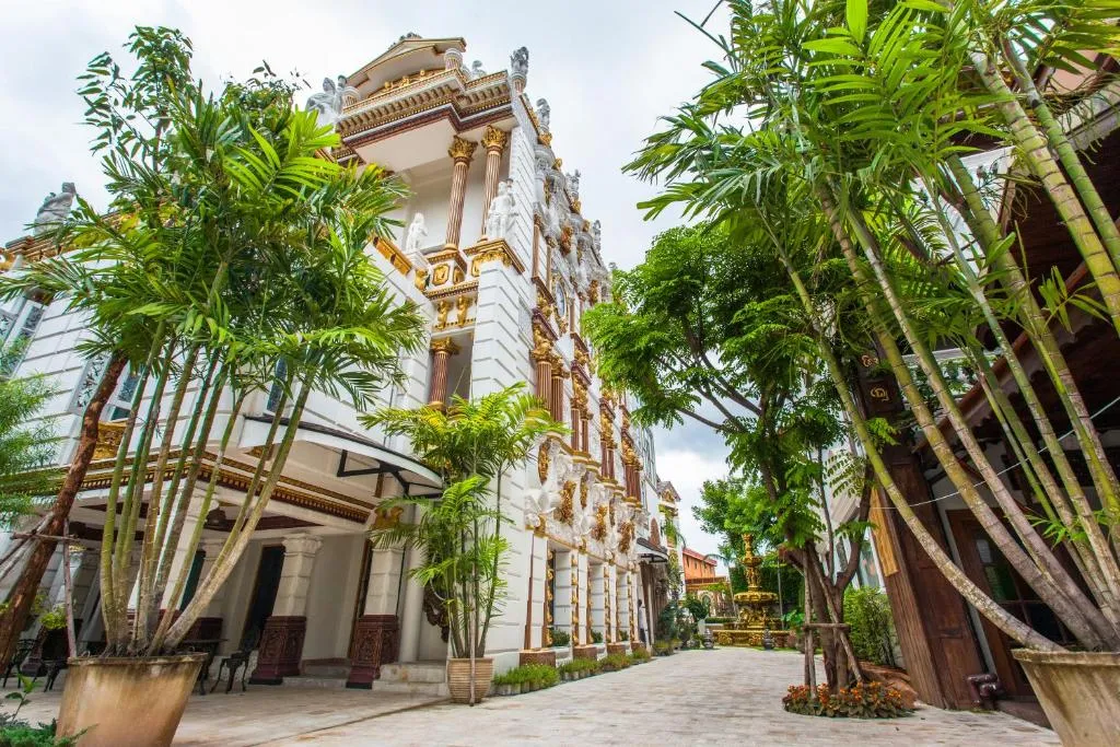 Pool wide view hotel Chiang Mai