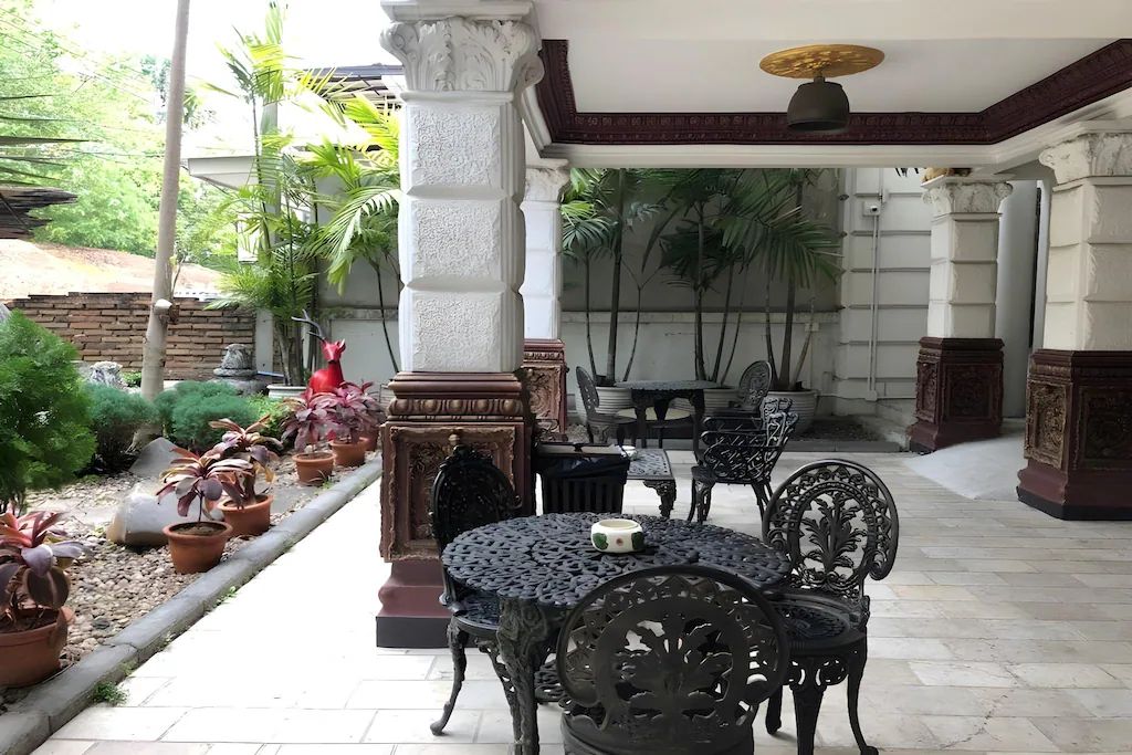 Outdoor pavilion hotel