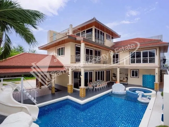 Modern Luxury Pool Villa near Beach & Yacht Club in Pattaya