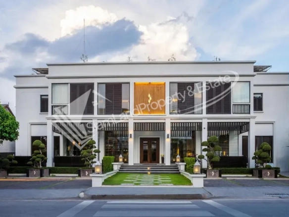 Luxury contemporary resort hotel front facade