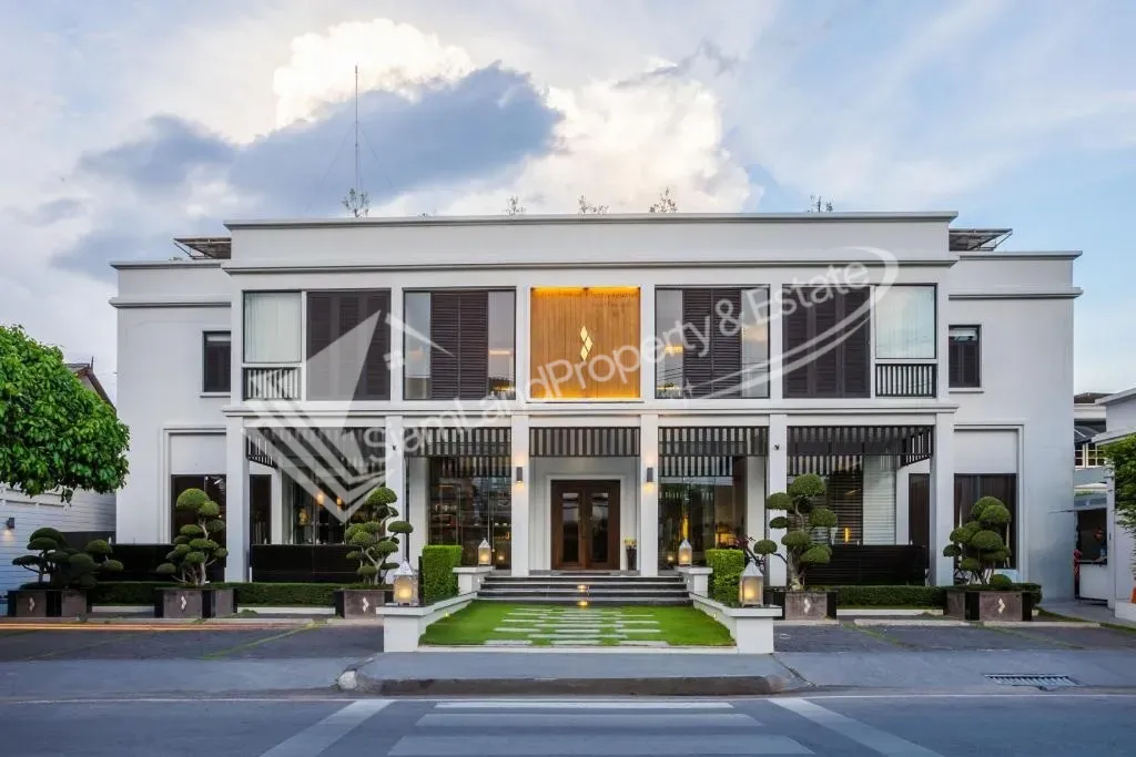 Luxury contemporary resort hotel front facade