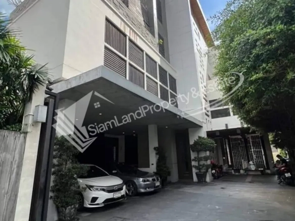 Ultra Luxury Pool Villa Sukhumvit Phrom Phong