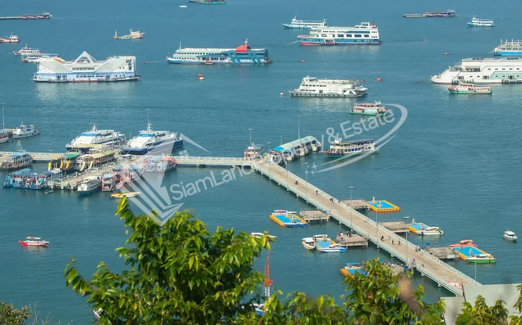 Luxury pattaya hotel sea view pier