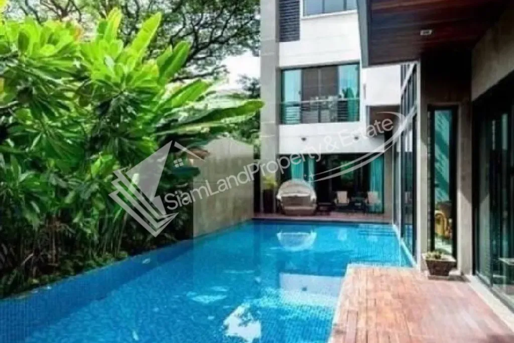 Phrom phong villa swimming pool