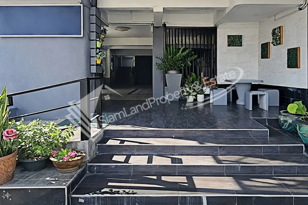 Main tiled entrance steps leading into the low-rise residential apartment building