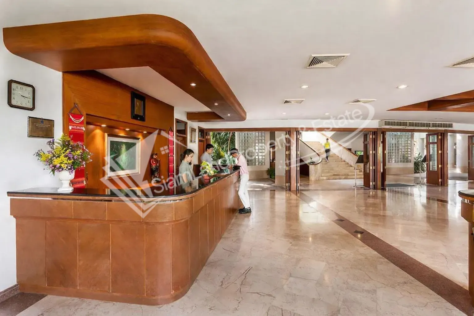 08-luxury-golf-hotel-reception-lobby Luxury golf hotel reception lobby