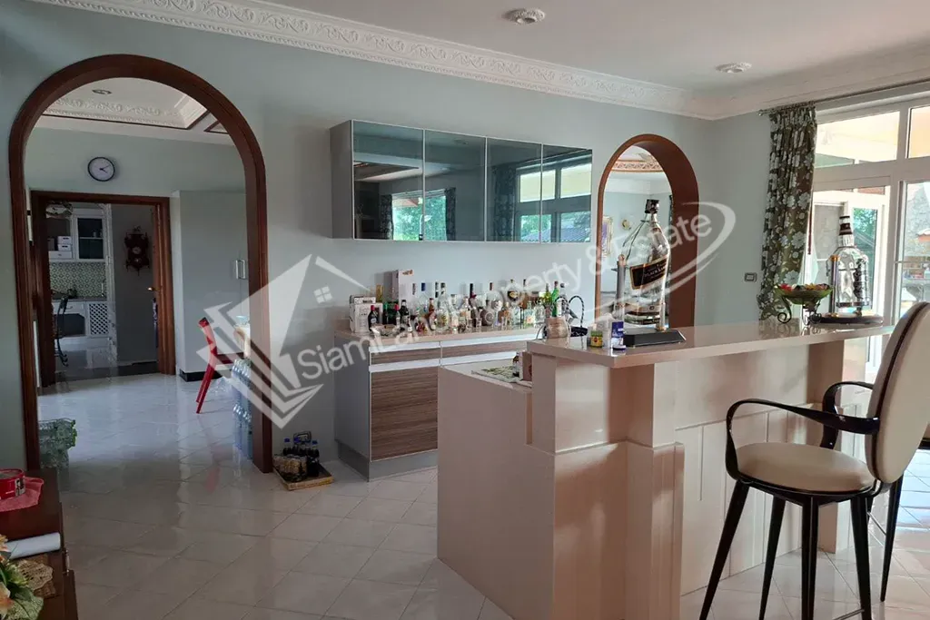 Luxury pool villa mansion kitchen counter