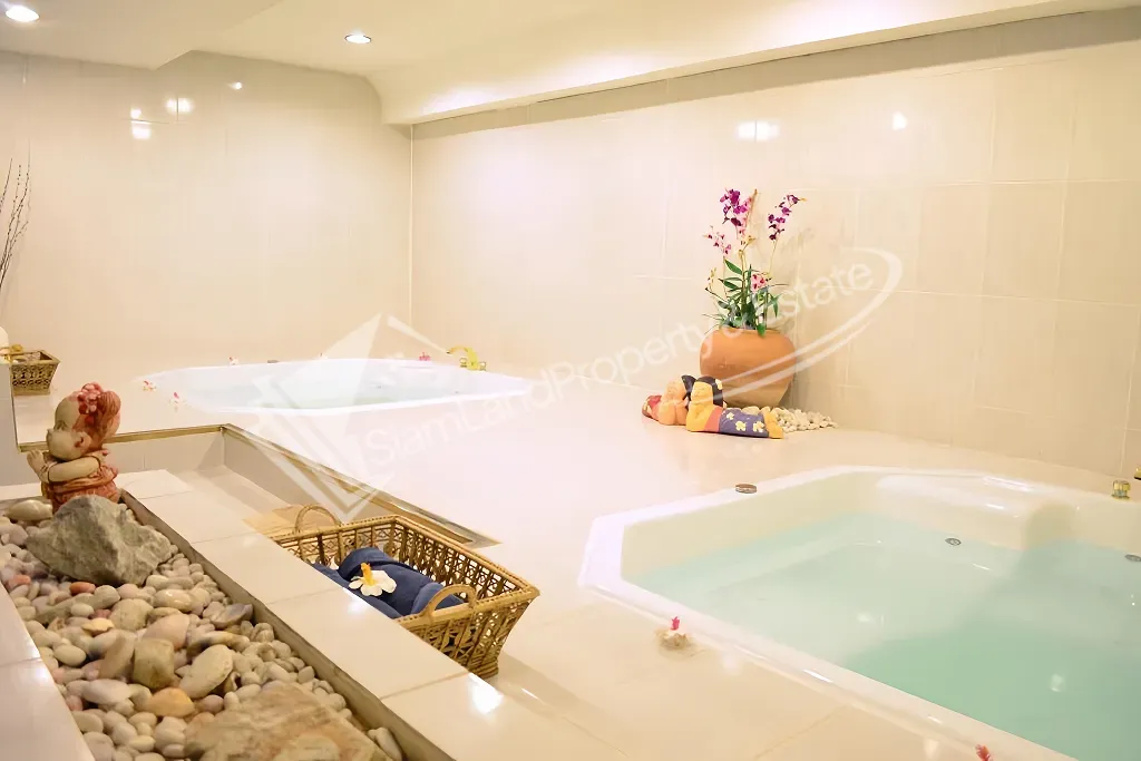 16-ambassador-city-jomtien-hotel-indoor-jacuzzi