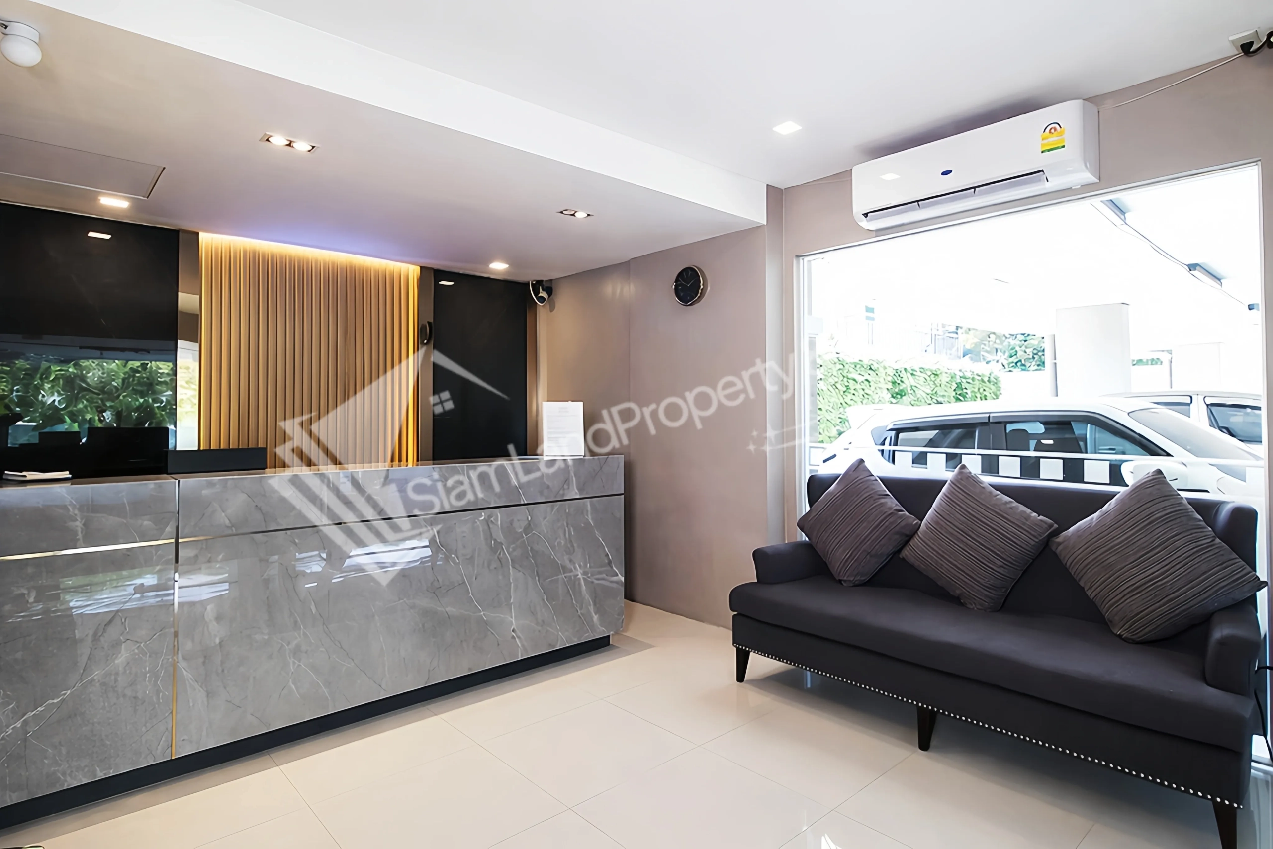 11-so-good-hotel-bangkok-huay-kwang-lobby-lounge