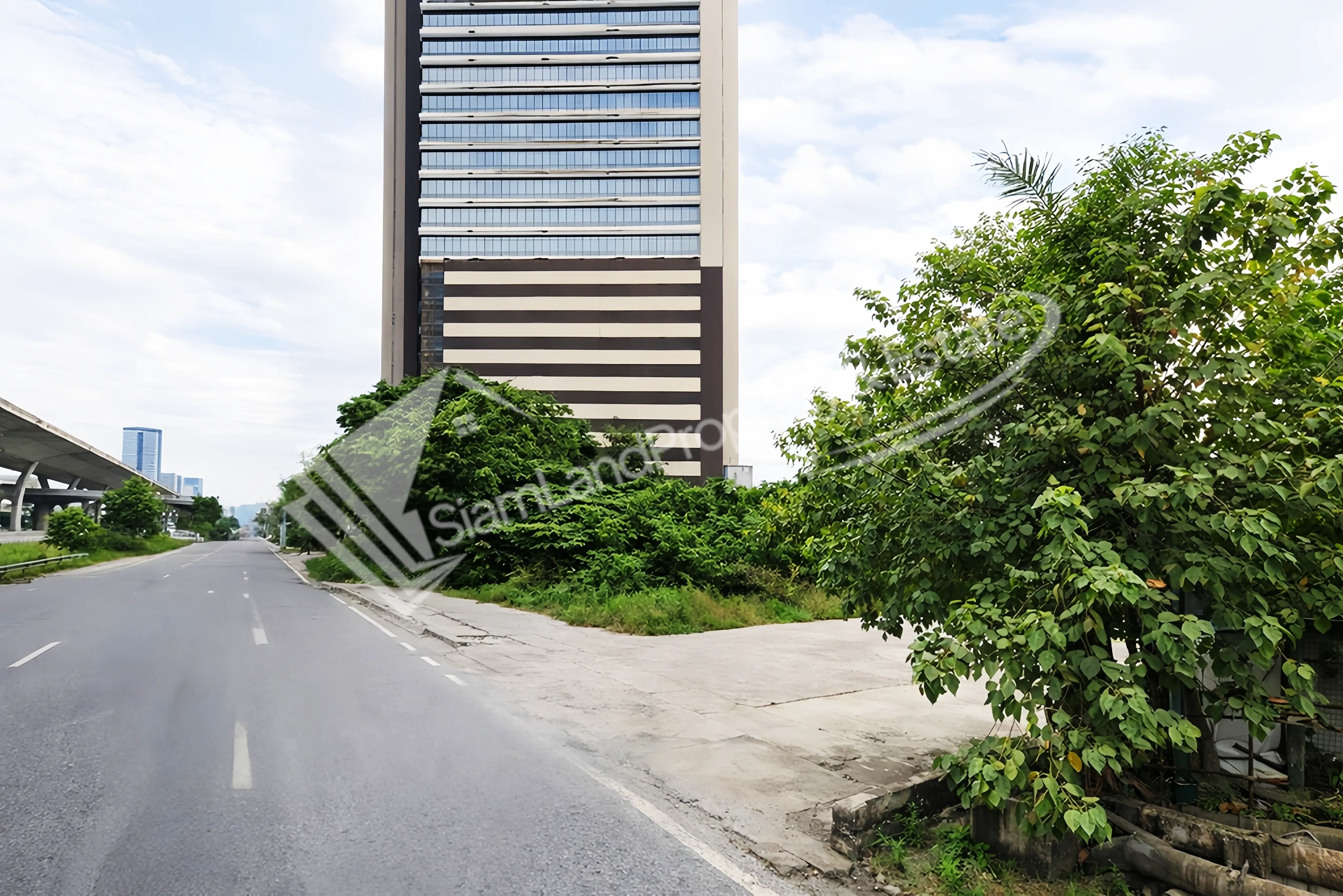 12-land-bangna-trad-tower-perspective